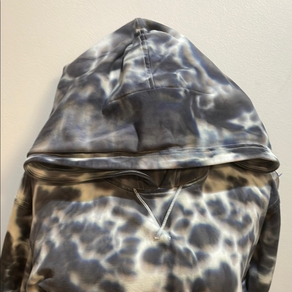 lululemon athletica Black and White Sweaters - Picture 4 of 6